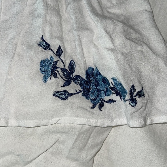 NWT Pacsun Lottie Moss White Romper Blue Floral Embroideries - Picture 2 of 3